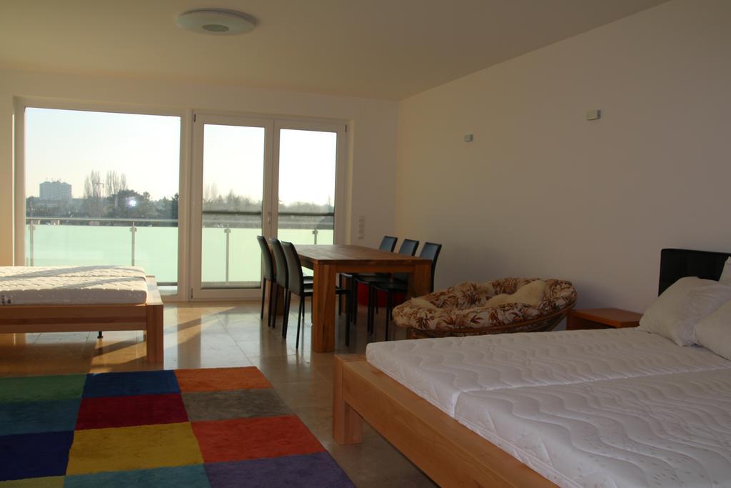 Danube Apartment With City View Vienna Room photo